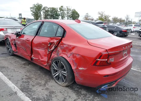 2019 Volvo S60 T6 R-Design z USA, uszkodzony, nr VIN 7JRA22TM4KG004573